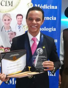 Read more about the article Cirujano oncólogo del Hospital Materno Infantil San Lorenzo de Los Mina es reconocido por organización internacional
