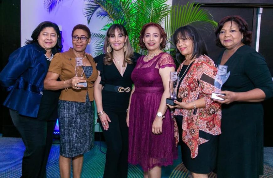 SNS entrega reconocimiento a personal del Hospital Materno Infantil San Lorenzo de Los Mina