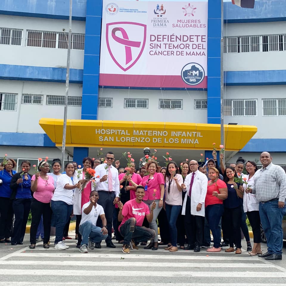 Read more about the article Hospital Materno Infantil San Lorenzo de Los Mina se viste de rosado contra el cáncer de mama