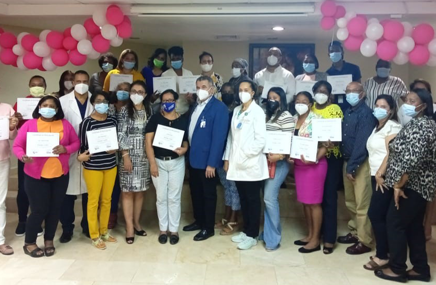 La fundación Project Hope reconoció a médicos y enfermeras Madres Cinco Estrellas del Hospital San Lorenzo de Los Mina