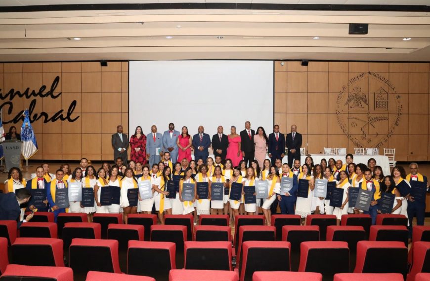 Hospital Materno Infantil San Lorenzo de Los Mina celebra promoción y graduación de Residencias Médicas