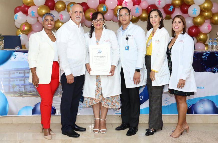 Pediatras ofrecen charla conmemorativa en torno a los 50 años del Hospital Materno Infantil San Lorenzo de Los Mina