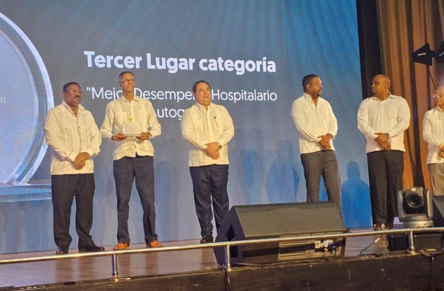 Hospital Materno Infantil San Lorenzo de Los Mina recibe 3er lugar en la categoría «Mejor Desempeño Hospitalario Autogestión«, SRSM