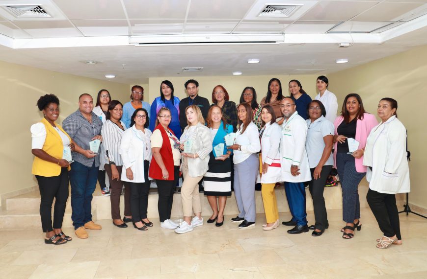 Hospital Materno Infantil San Lorenzo de Los Mina conmemora el Día Nacional del Psicólogo con emotivo acto de reconocimientos
