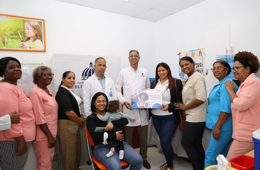 Hospital Materno Infantil San Lorenzo de Los Mina invita a vacunar a los niños con la nueva vacuna hexavalente acelular