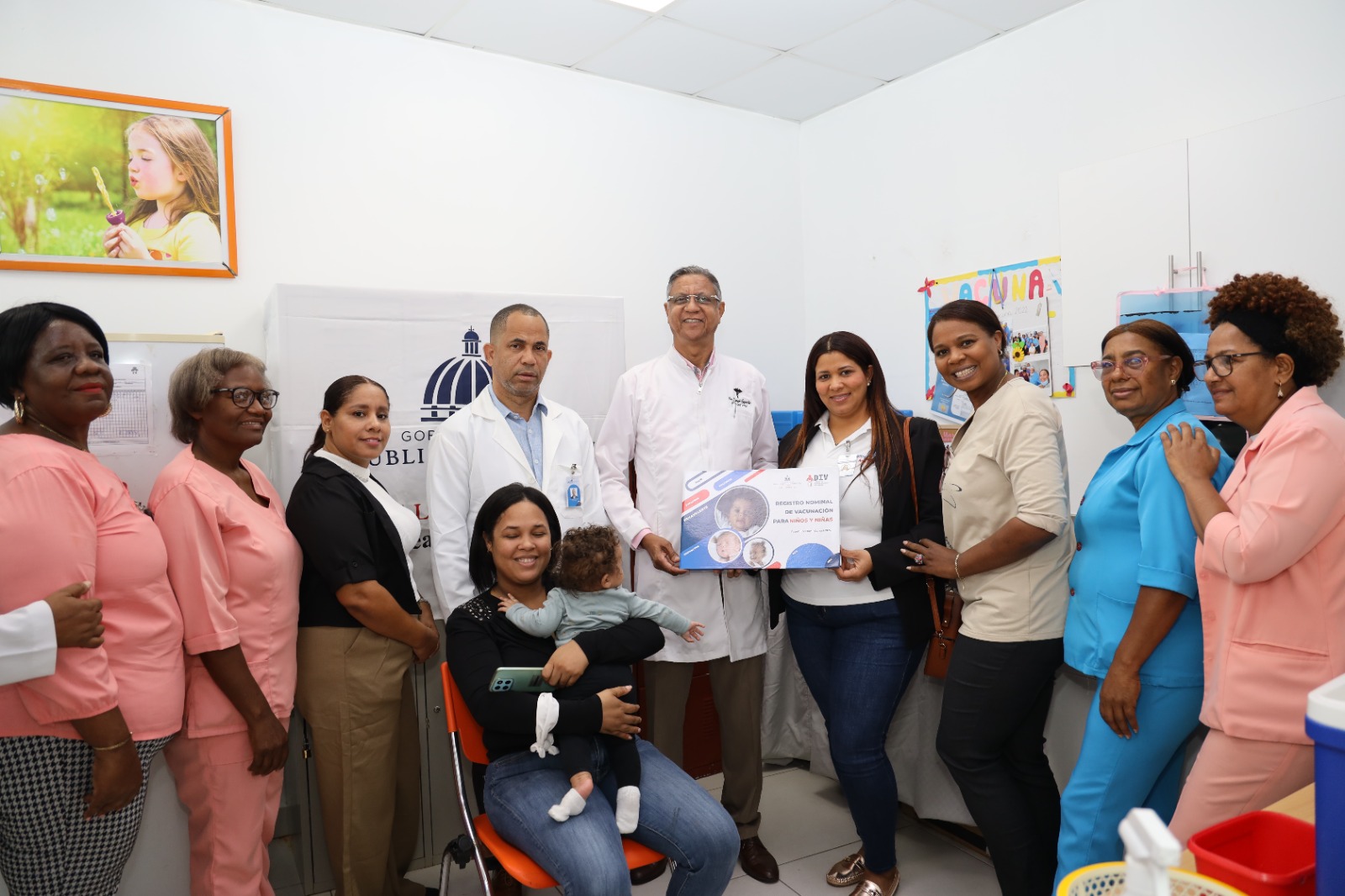 You are currently viewing <strong>Hospital Materno Infantil San Lorenzo de Los Mina invita a vacunar a los niños con la nueva vacuna hexavalente acelular</strong> <strong></strong>